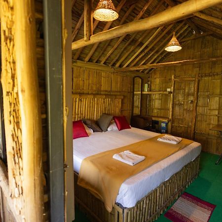 מונאר Fab - Bamboo Hut With Open Shower מראה חיצוני תמונה