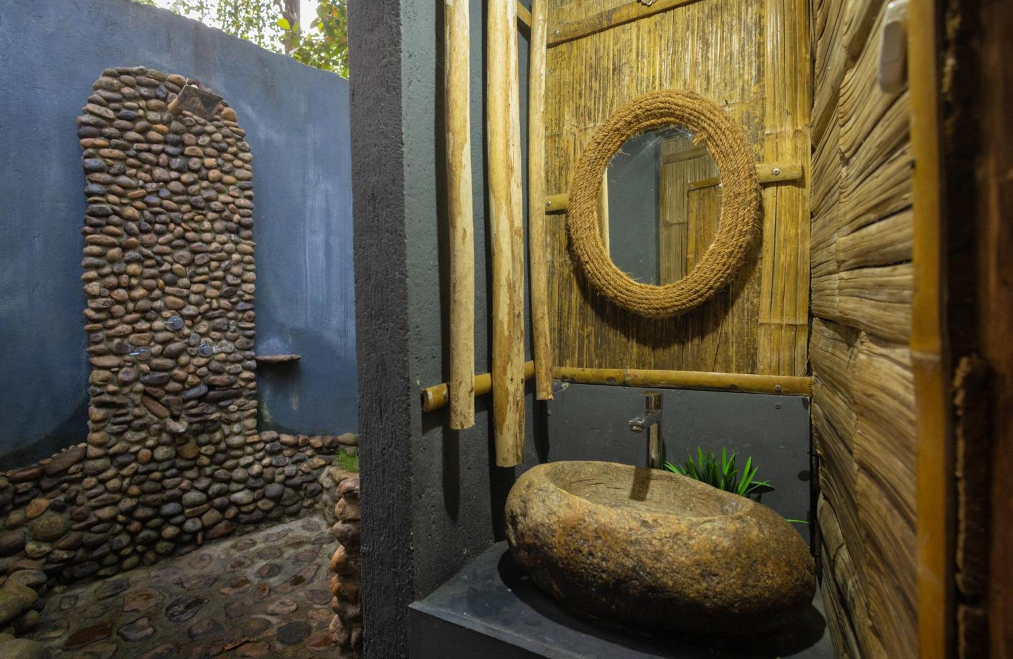 מונאר Fab - Bamboo Hut With Open Shower מראה חיצוני תמונה
